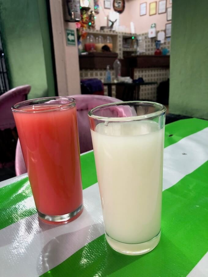 Pulque mit verschiedenen Geschmäckern